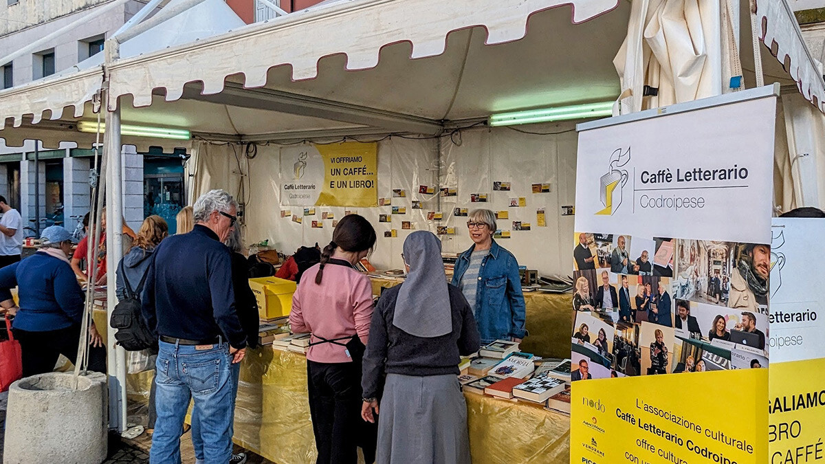 Stand-Fiera-di-San-Simone-Caffe-Letterario-Codroipese